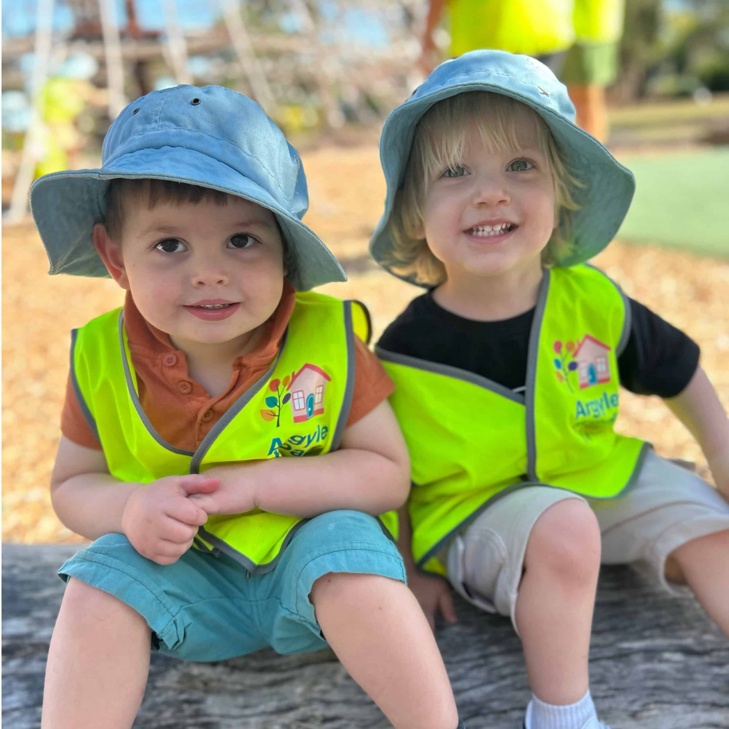 ArgyleRoad Kids on Log